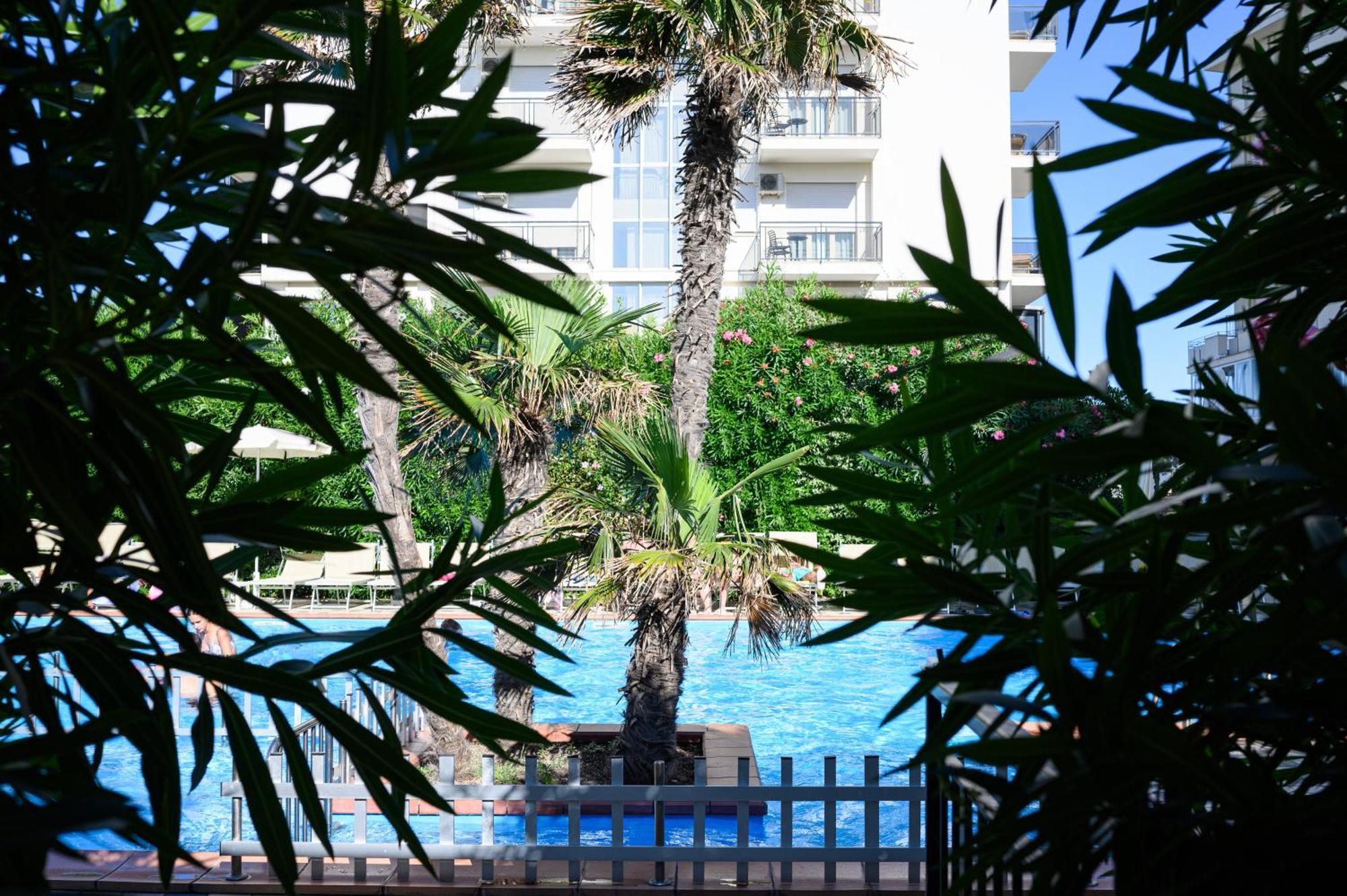 Hotel De Paris Lido Di Savio Kültér fotó