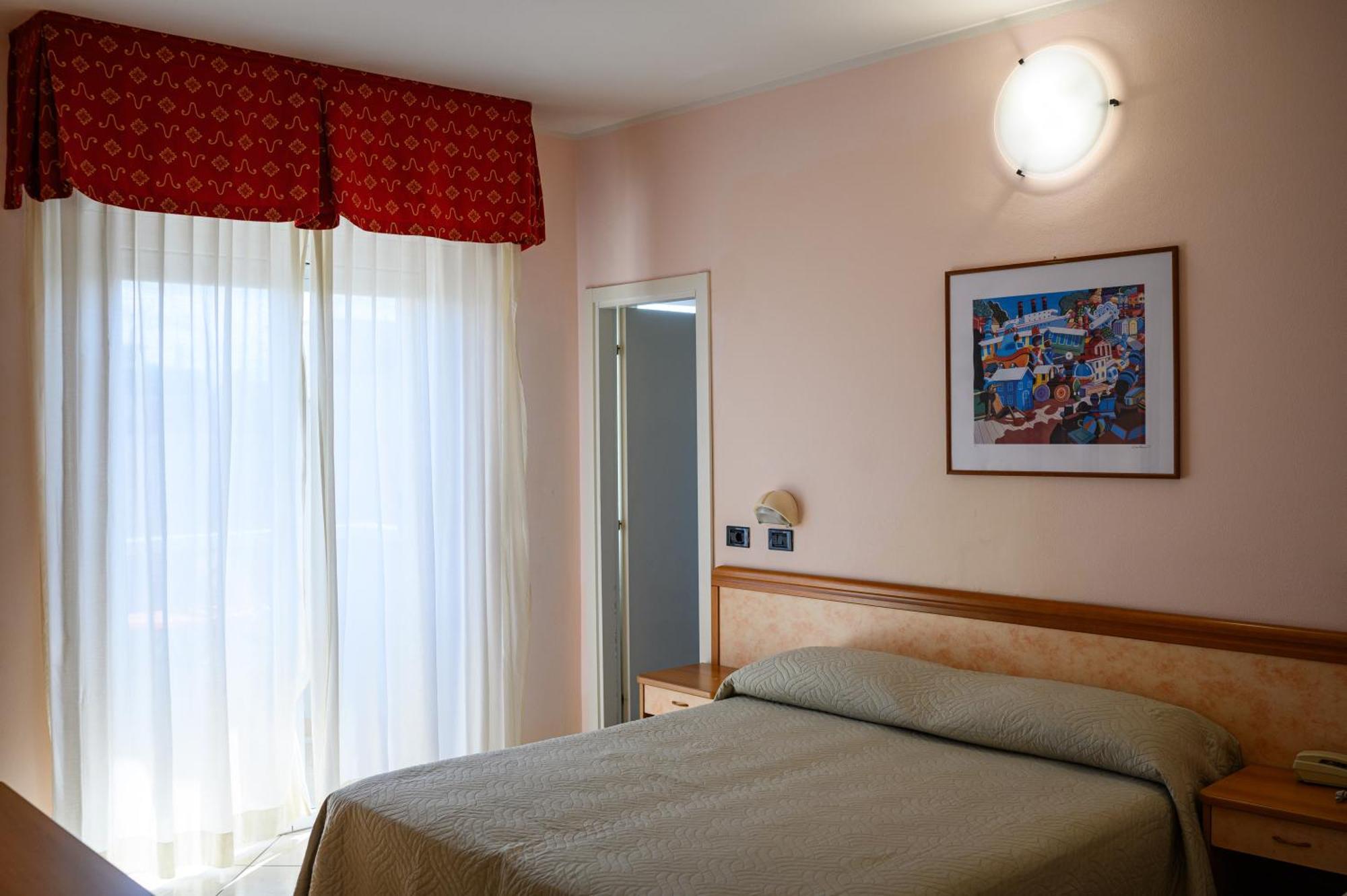 Hotel De Paris Lido Di Savio Kültér fotó