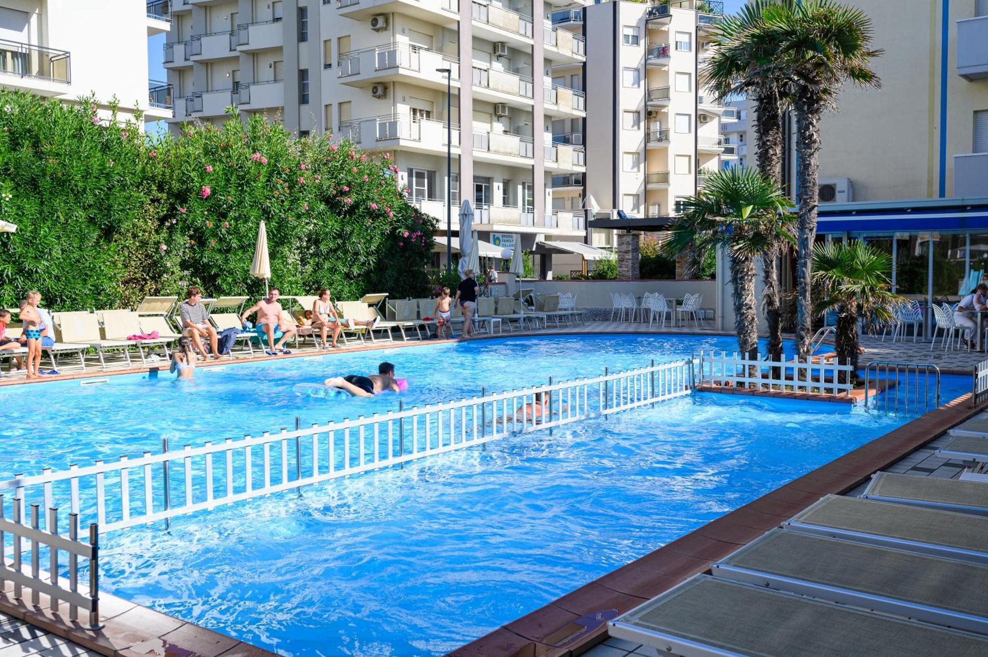 Hotel De Paris Lido Di Savio Kültér fotó